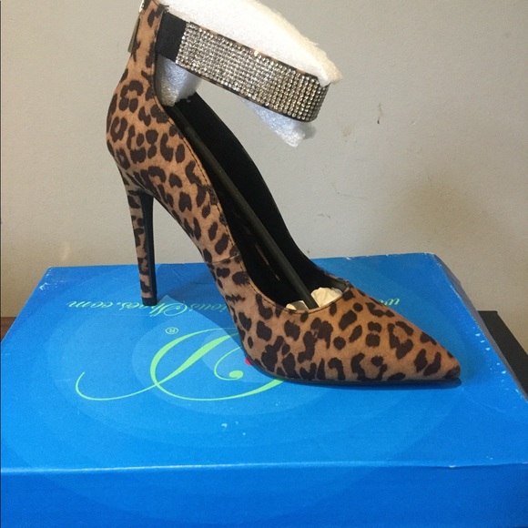 💃🏿Joan Tan/Gold Cheetah Print Stilettos💃🏿 - Picture 4 of 6